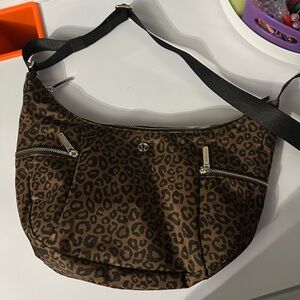 Lululemon sling shoulder bag 6L leopard